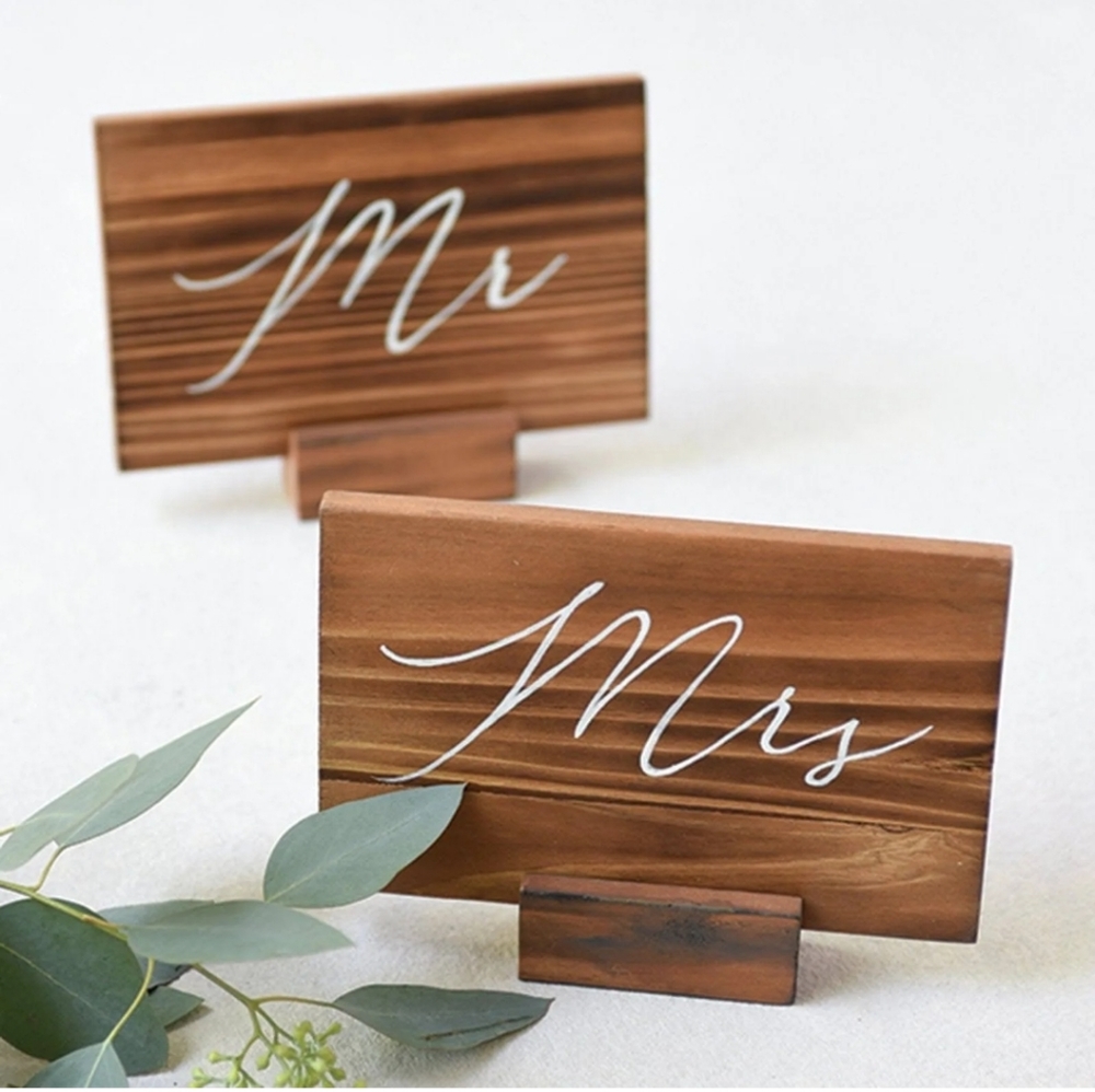 Mr and Mrs wood sign